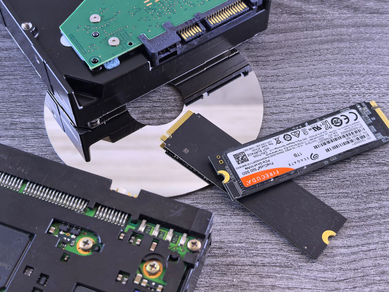SSD NVMe y disco duro mecánico comparados